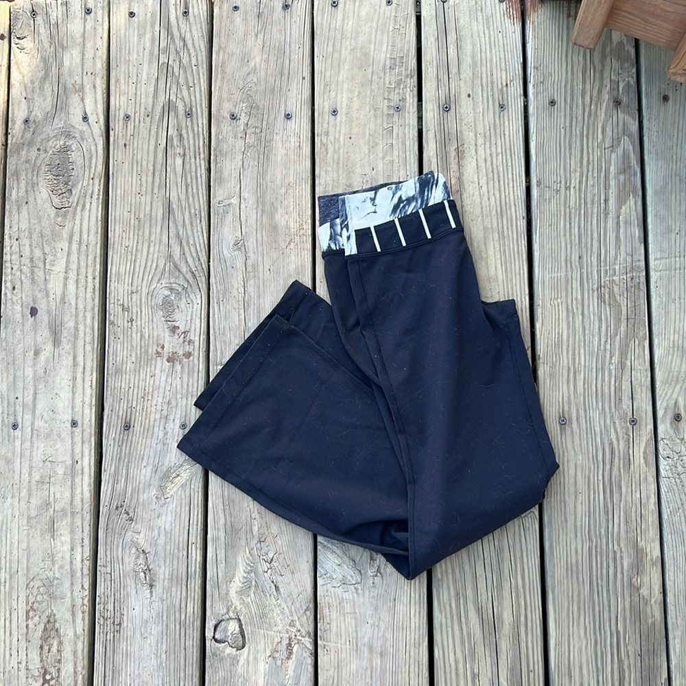 Lululemon wide legged yoga pants - Picture 5 of 7